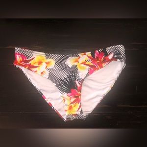 Floral Cupshe multicolor swimsuit bottoms size L
